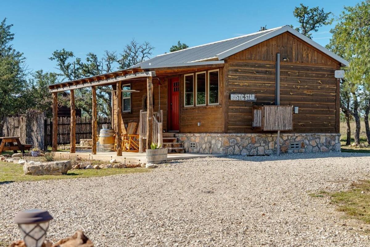Rockin' R - Rustic Star Cabin Фредериксберг Экстерьер фото
